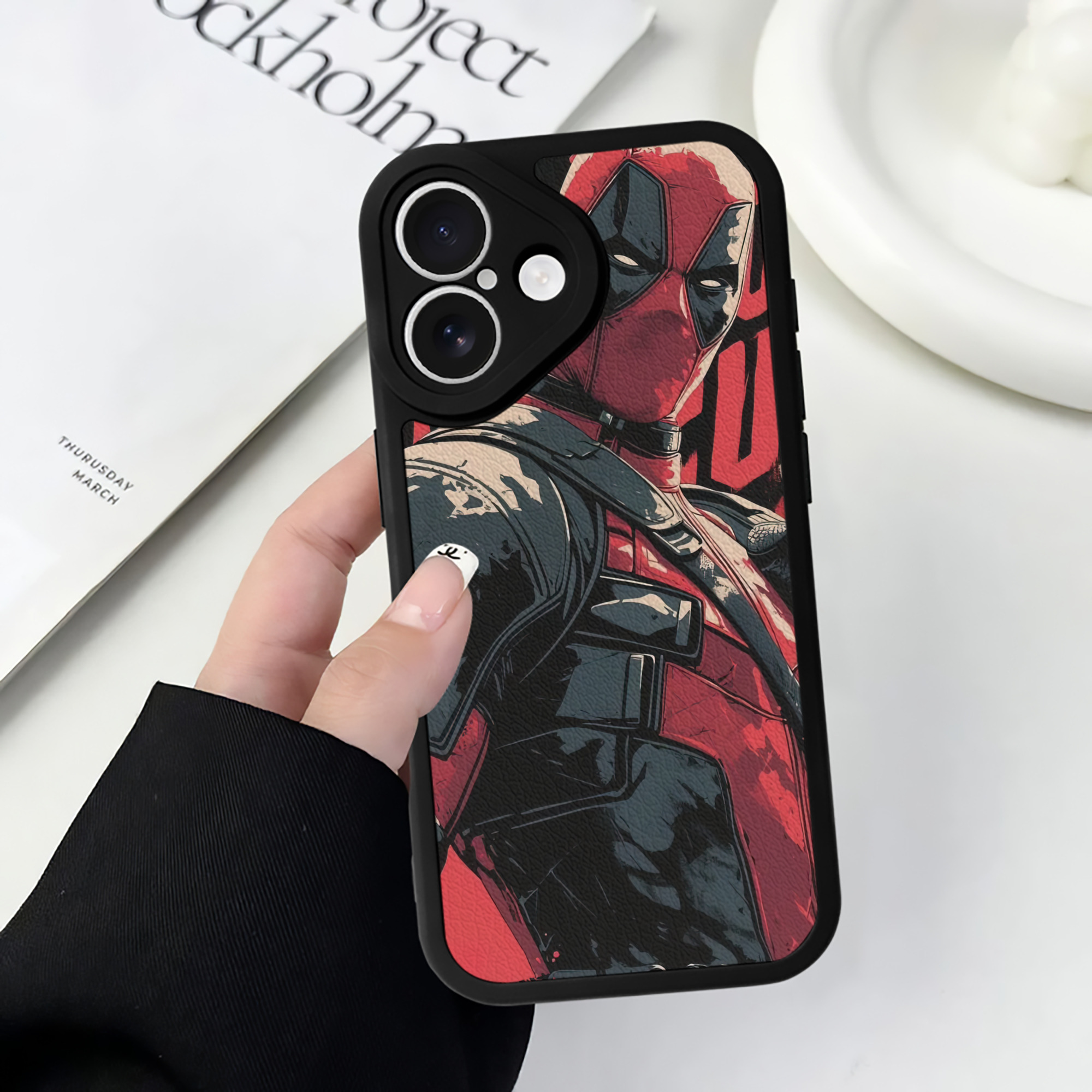 （画像用） Deadpool デッドプール 【iPhone 16シリーズ対応】シリコンスマホケース（レザー調） 材質：シリコン